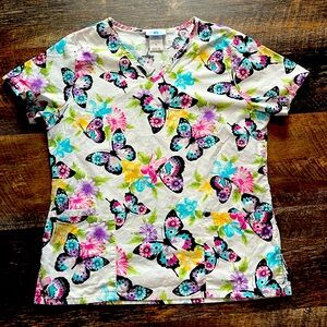 SB women’s scrub top. Medium. Butterfly print.
